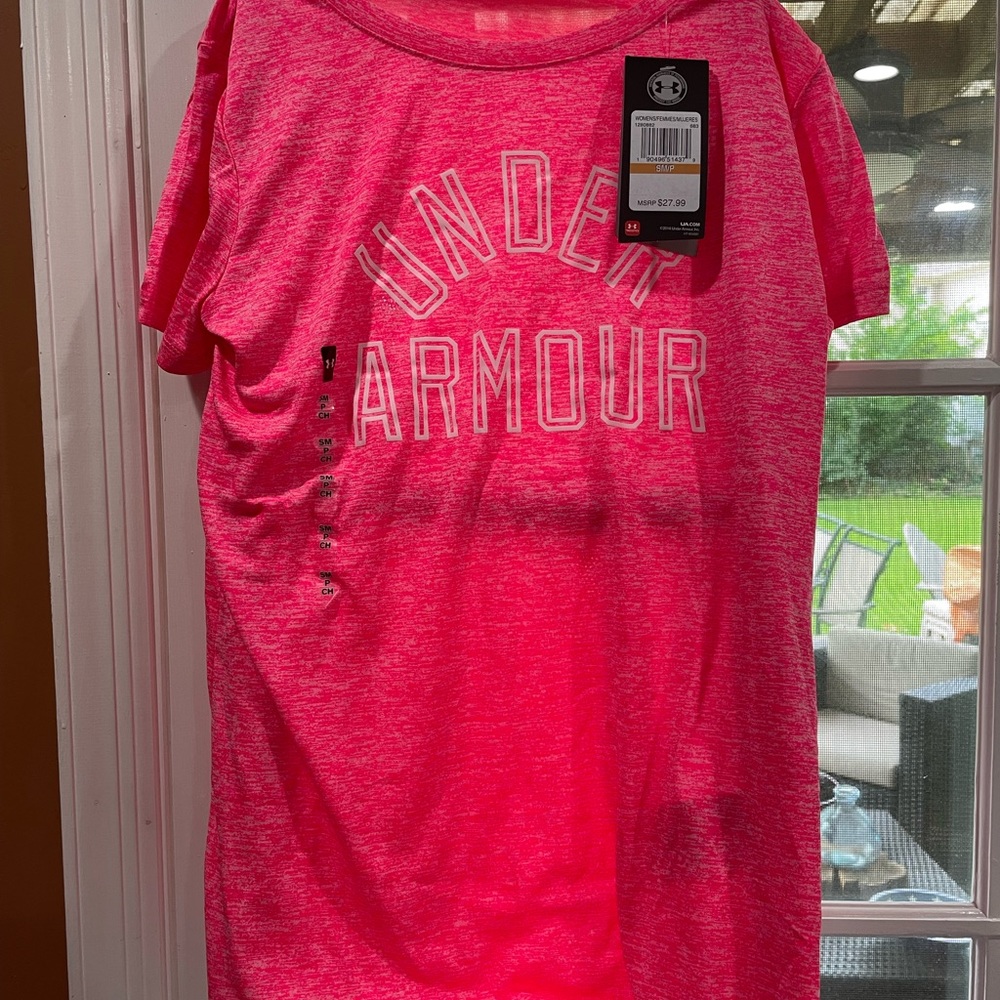 Never worn under armour top, loose fit, 100% polyester